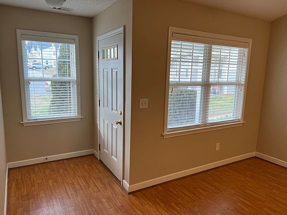 3rd image of 923 Barracuda Ave #923
