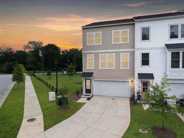 1001 Pettiford Pl, Hanahan, SC 29410