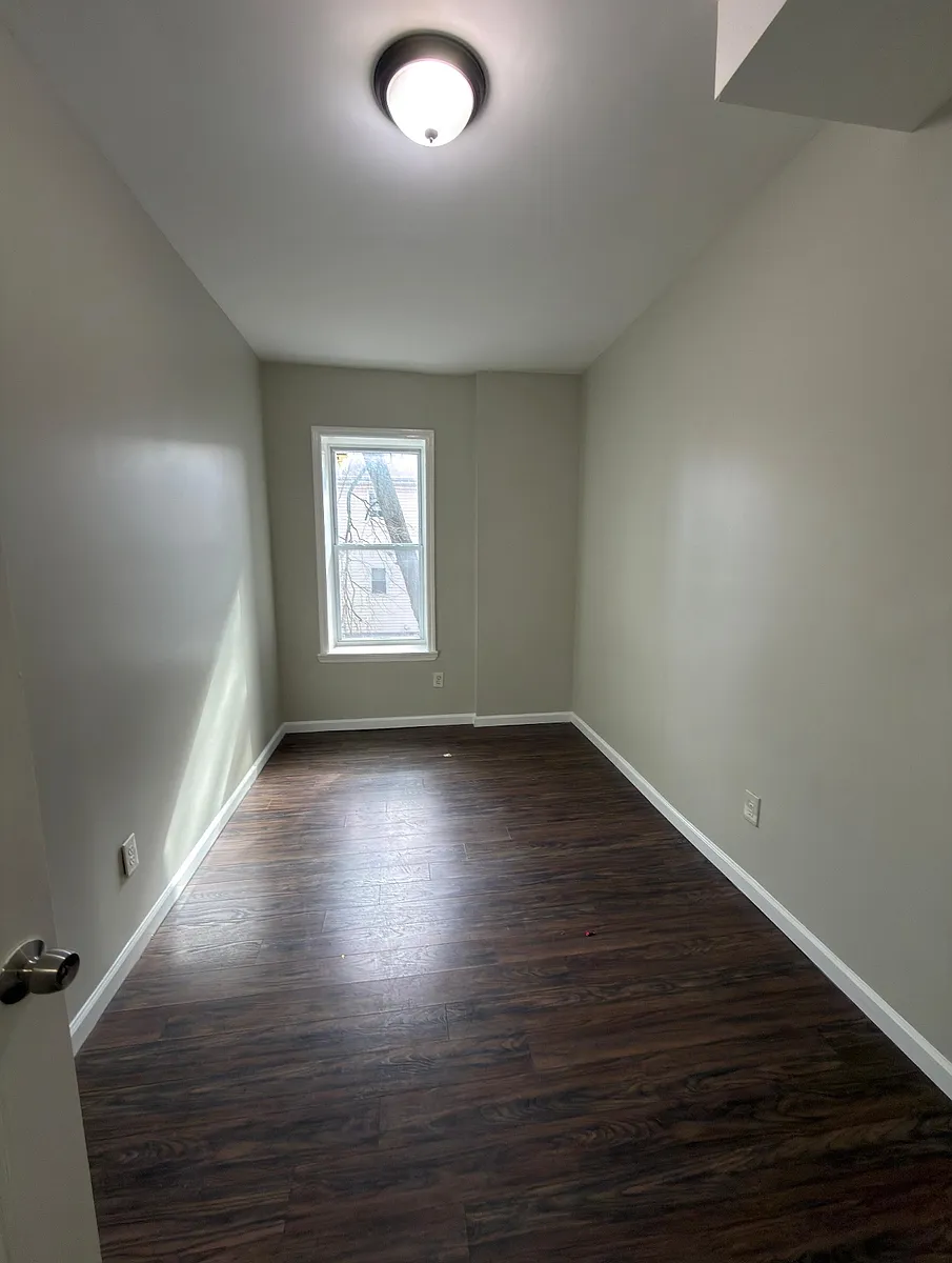 Building Photo - 376 Avon Ave #1