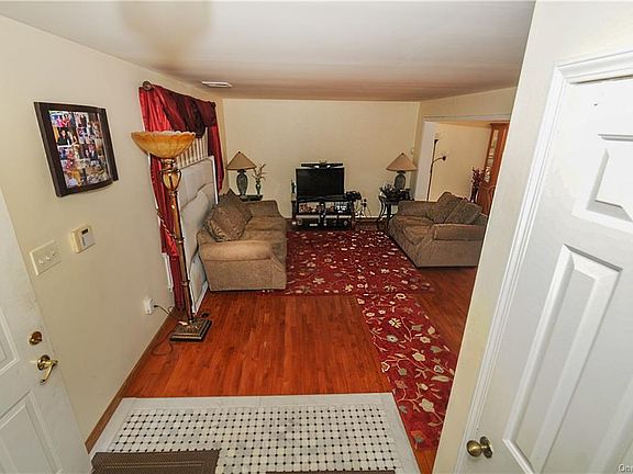 4th image of 32 Ossman Ct