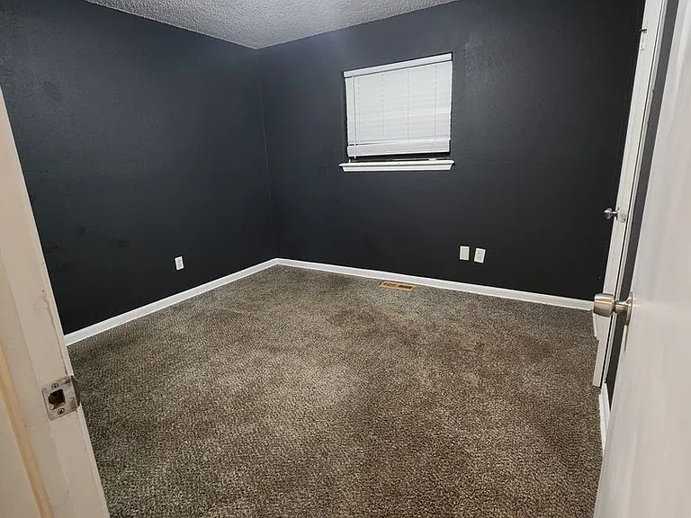 1116 Hawthorne Dr — Photo 10
