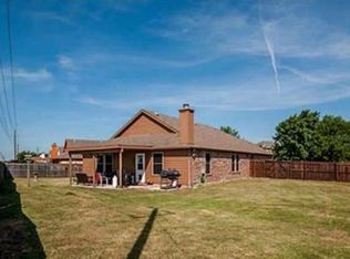 100 Fallen Rock Dr, Waxahachie, TX 75165