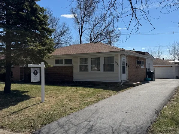 3133 W Stafford Dr, Markham, IL 60428