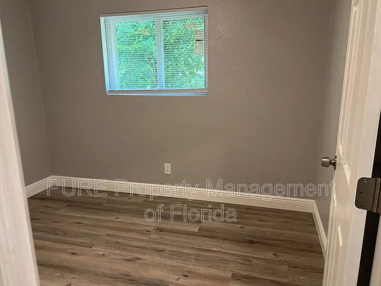 1135 NE 9th Ave — Photo 24