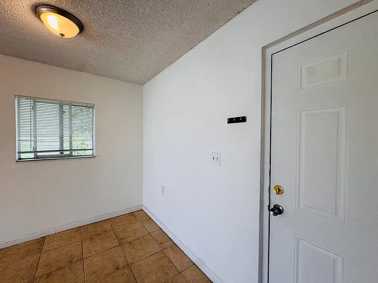 1068 N Benoist Farms Rd — Photo 33