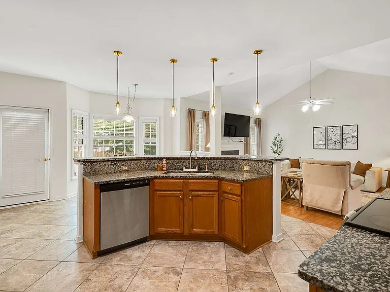 607 Green Garden Cir — Photo 12