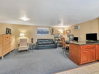 Studio, 550 sqft, $2,100 — Photo 3