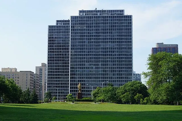 340 W Diversey Pkwy #1918 — Photo 1