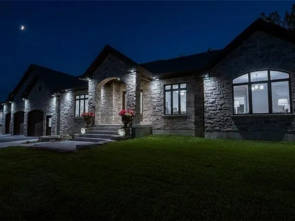 12 Albert St, Saint Clements, ON N0B 2M0