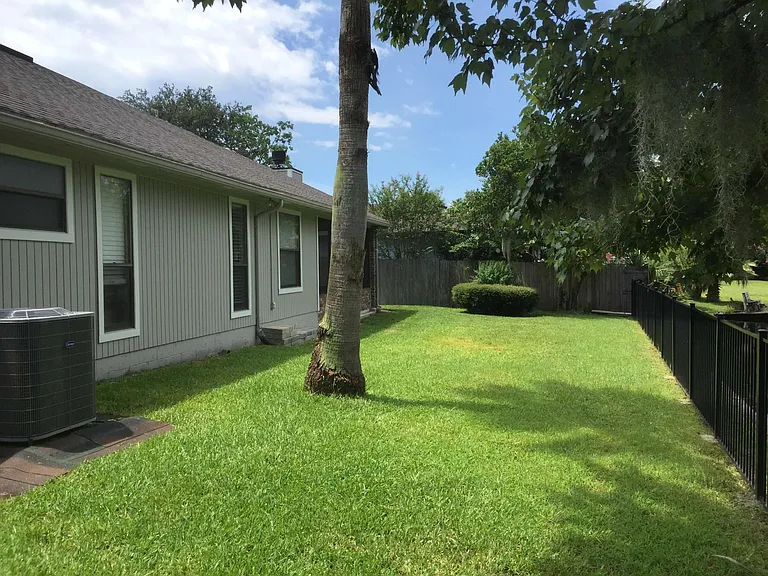 10439 Inverness Dr — Photo 40