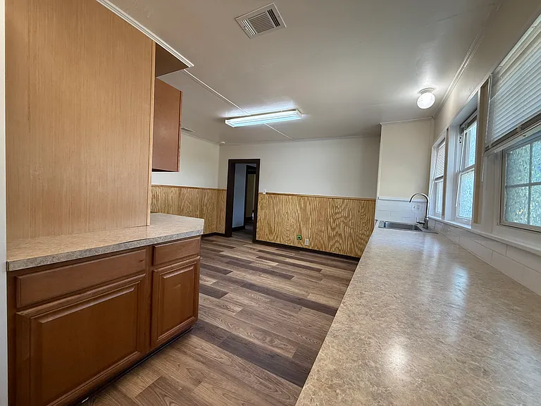 402 McKinney St — Photo 14