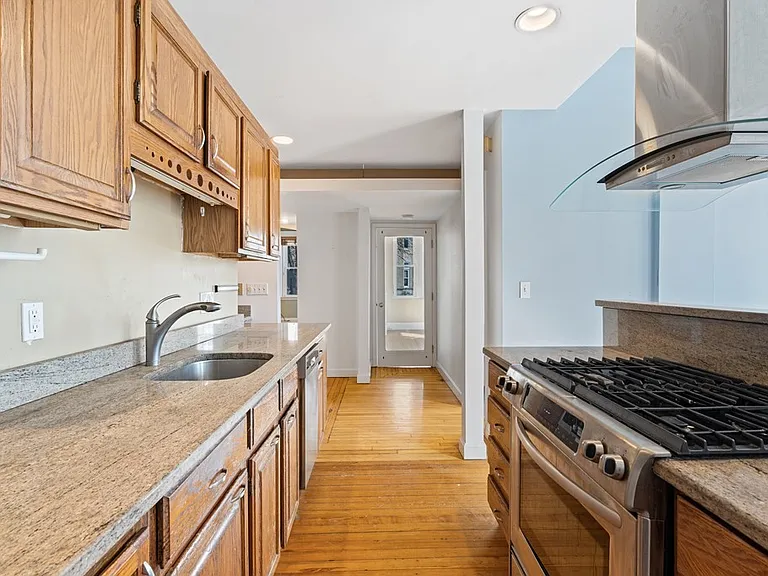 2 Euston St #1 — Photo 11