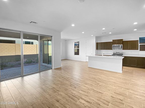 3rd image of 371 Malachite Drive