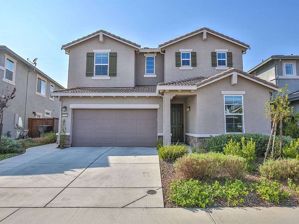 1st image of 2581 Mead Way