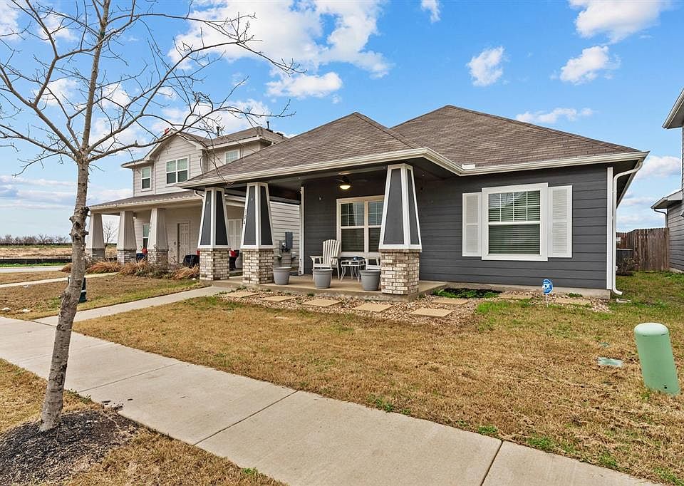 1st image of 304 Eagle Lake Dr