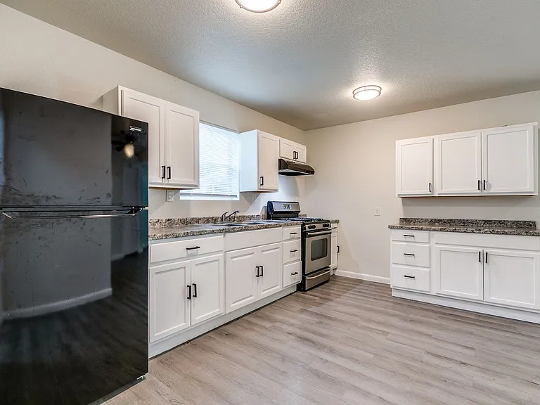 Elmwood Triplex — Photo 15