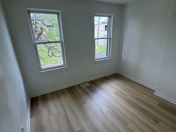 5th image of 2425 N Sydenham St