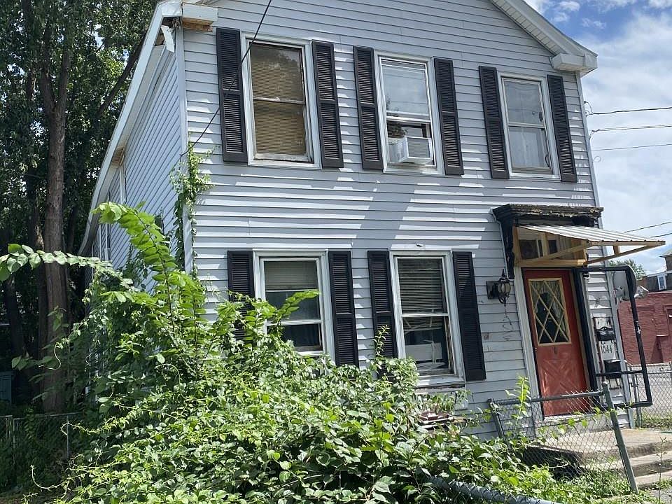 2nd image of 1044 Barrett St