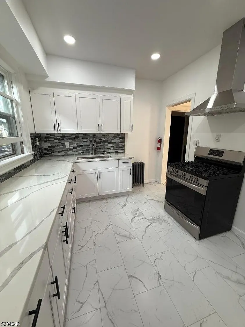4 bed, 1.0 bath, $2,800 — Photo 3