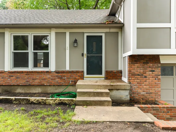 12323 W 101st Ter, Lenexa, KS 66215