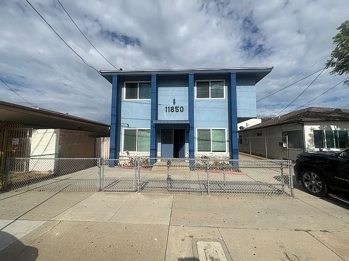 3 bed, 2.5 bath, $3,000 — Photo 2