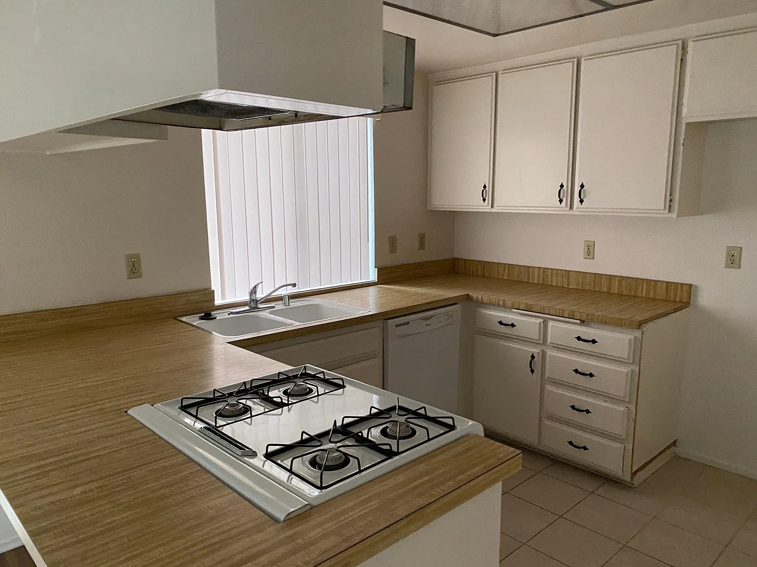 2 bed, 2.5 bath, 1388 sqft, $2,995 — Photo 4