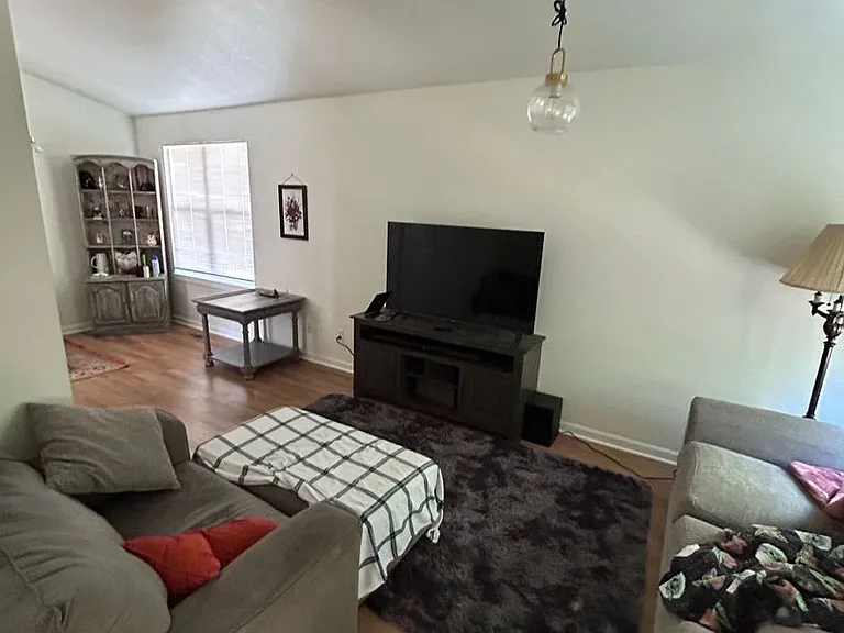 Geneseo Duplex — Photo 2