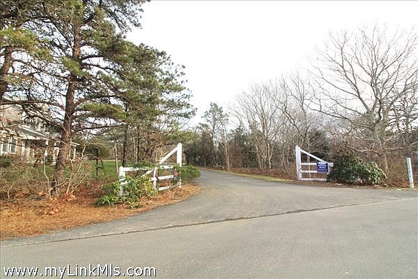 Edgartown Estates entrance off Road to the Plains