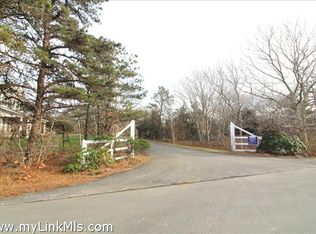 68 Schoolhouse Rd, Edgartown, MA 02539