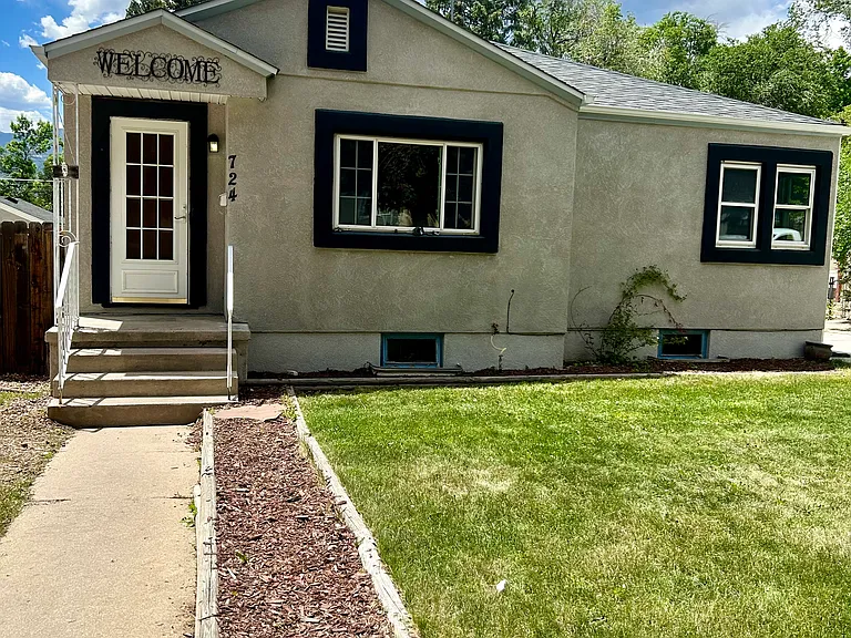 724 N Logan Ave — Photo 1