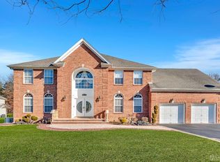 53 Lori St, Monroe Township, NJ 08831