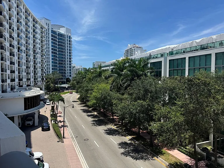 6039 Collins Ave #537 — Photo 8
