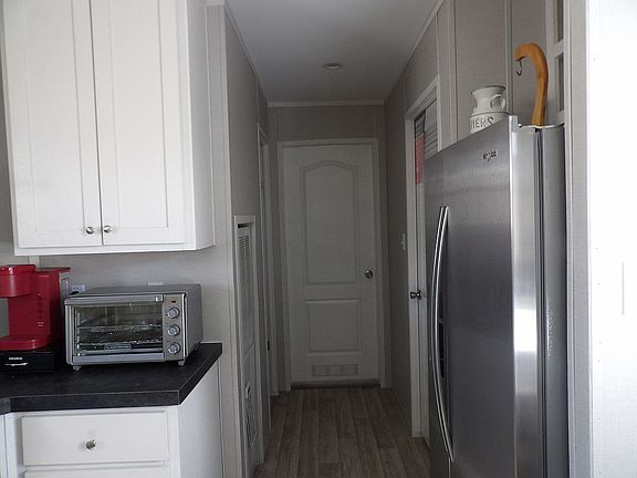5th image of 140 Finch Ln