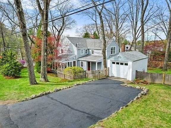 3rd image of 40 Spring St