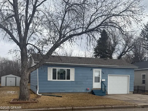 230 Stephen Ave, Grafton, ND 58237