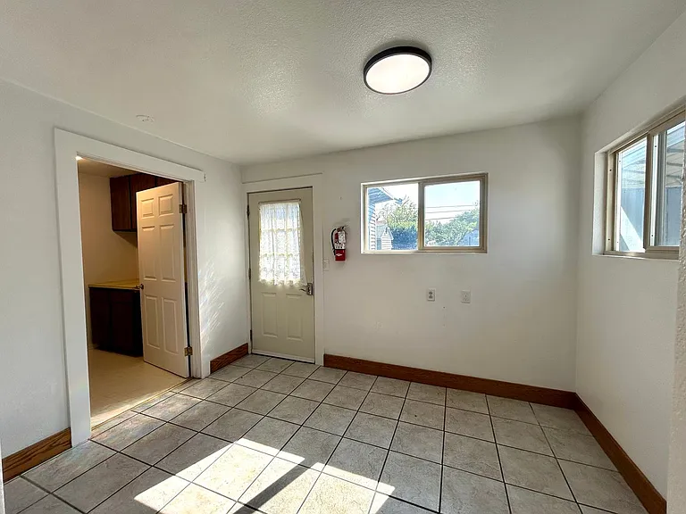 304 S Anderson St — Photo 16