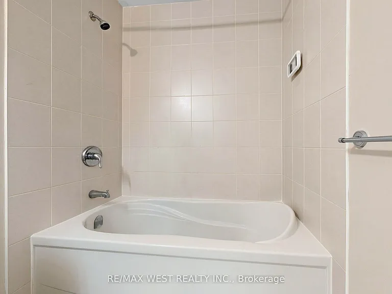 2900 Highway 7 Rd #2602 — Photo 25