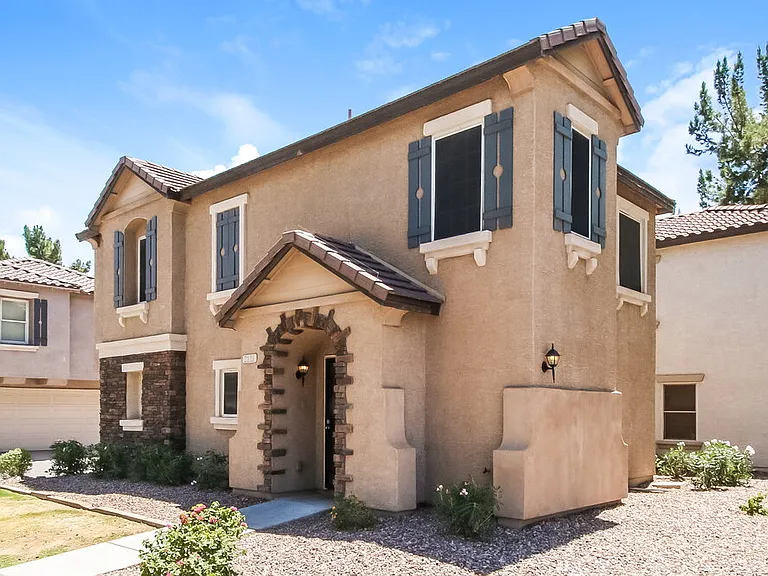 2121 E Huntington Dr — Photo 4