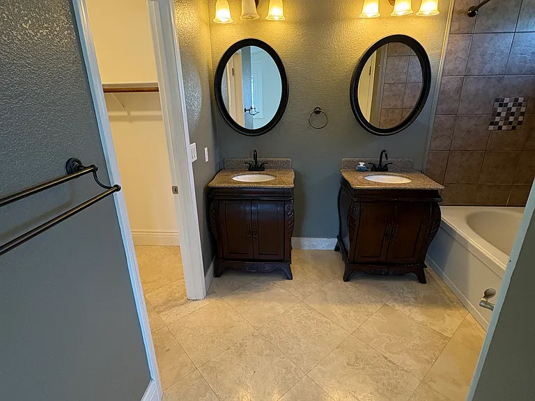 2235 Ventnor Ln — Photo 8