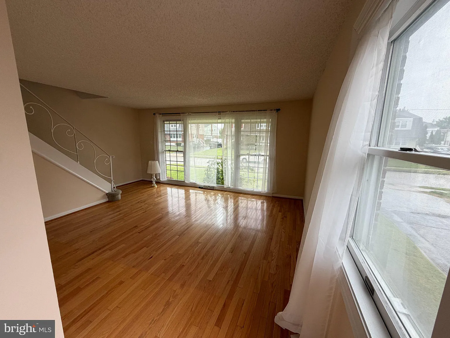 3 bed, 1.5 bath, 1726 sqft, $2,900 — Photo 4