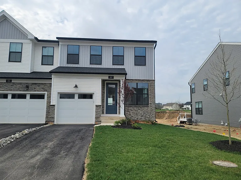 357 Aspen Way — Photo 1