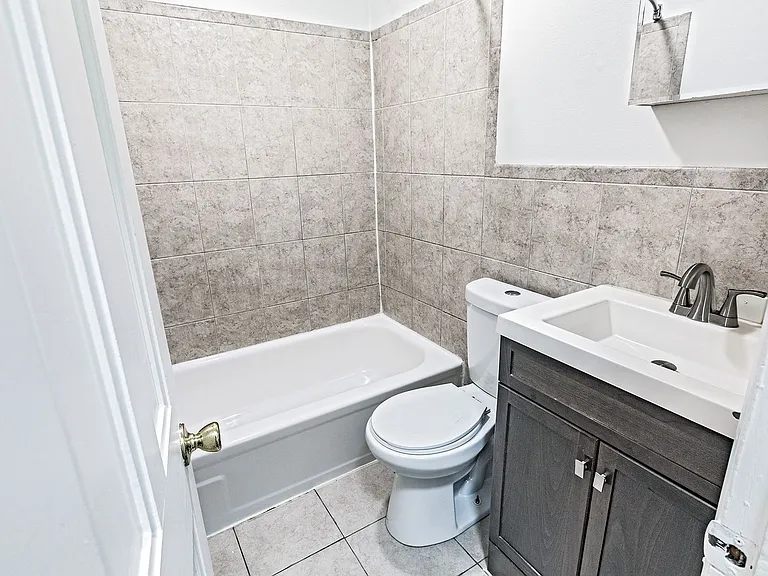 823 N Jackson St — Photo 11