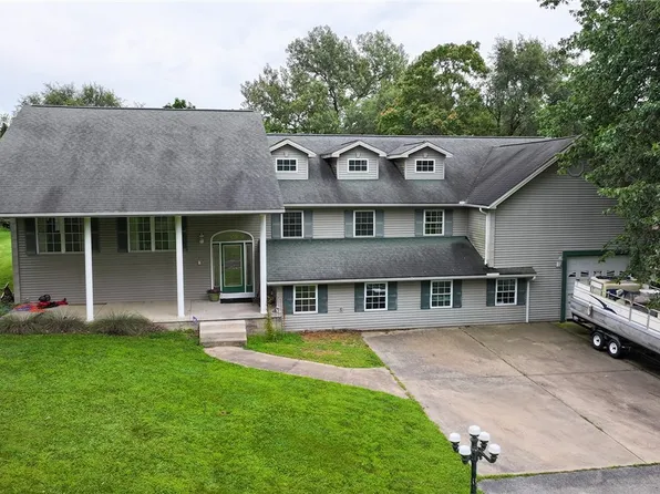2266 Baker Ln, Decatur, IL 62526