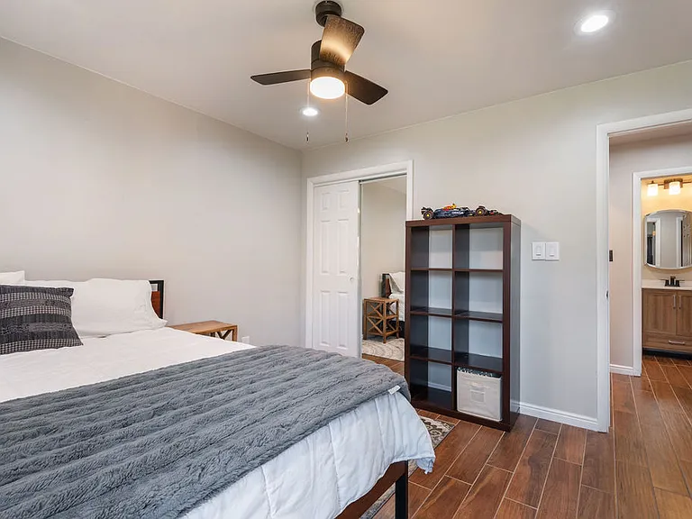 545 S Valley View Dr #137 — Photo 32