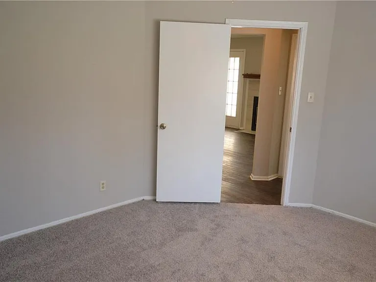 1105 Green Valley Cv — Photo 13