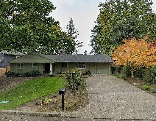 Spacious and bright single level mid-century 3 bedroom (2 master suites) 3 full bathroom home in the Southwest Portland neighborhood of Bridlemile.