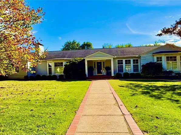 2 Warson Ln, Saint Louis, MO 63124
