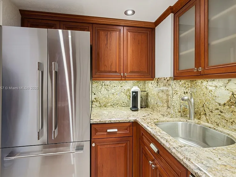 2899 Collins Ave #1025 — Photo 15