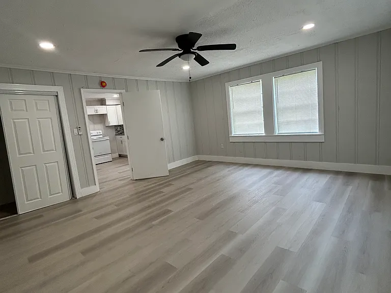 Belvedere Dr — Photo 11