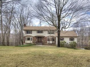 12 Louis Dr, Katonah, NY 10536